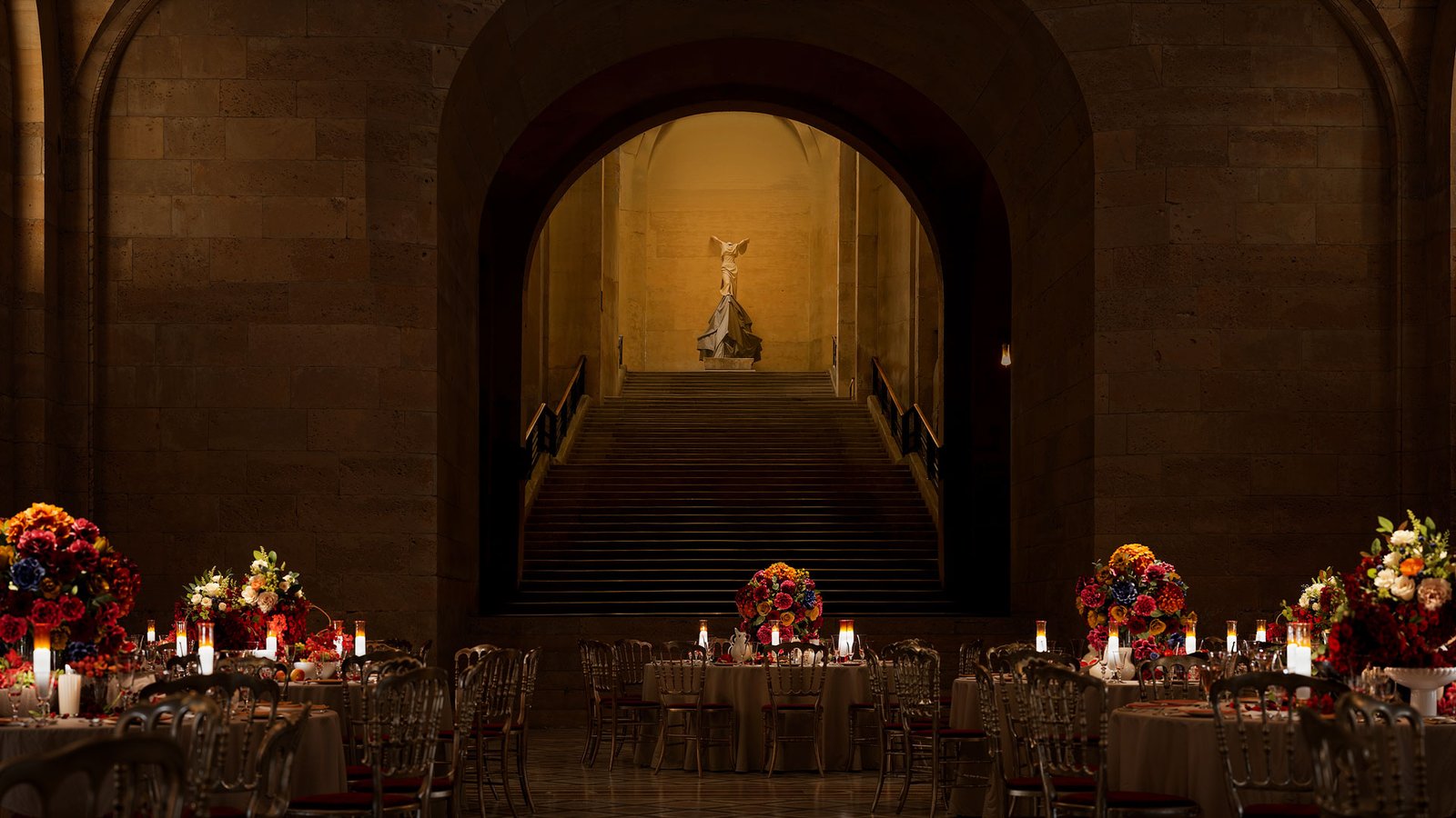 Grand Dîner du Louvre – rendu 3D photoréaliste, cantatrice sur scène (vue 5)